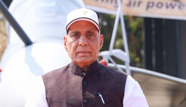 'मजबूत बनकर हम बेहतर विश्व व्यवस्था के लिए काम कर सकते हैं: रक्षा मंत्री राजनाथ सिंह | '